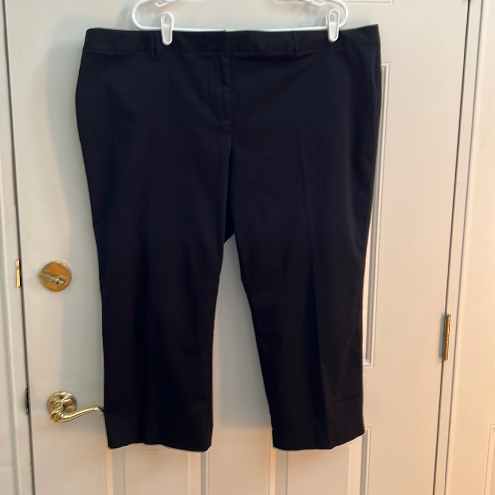 Charter Club Women’s Black Capris. 20W
